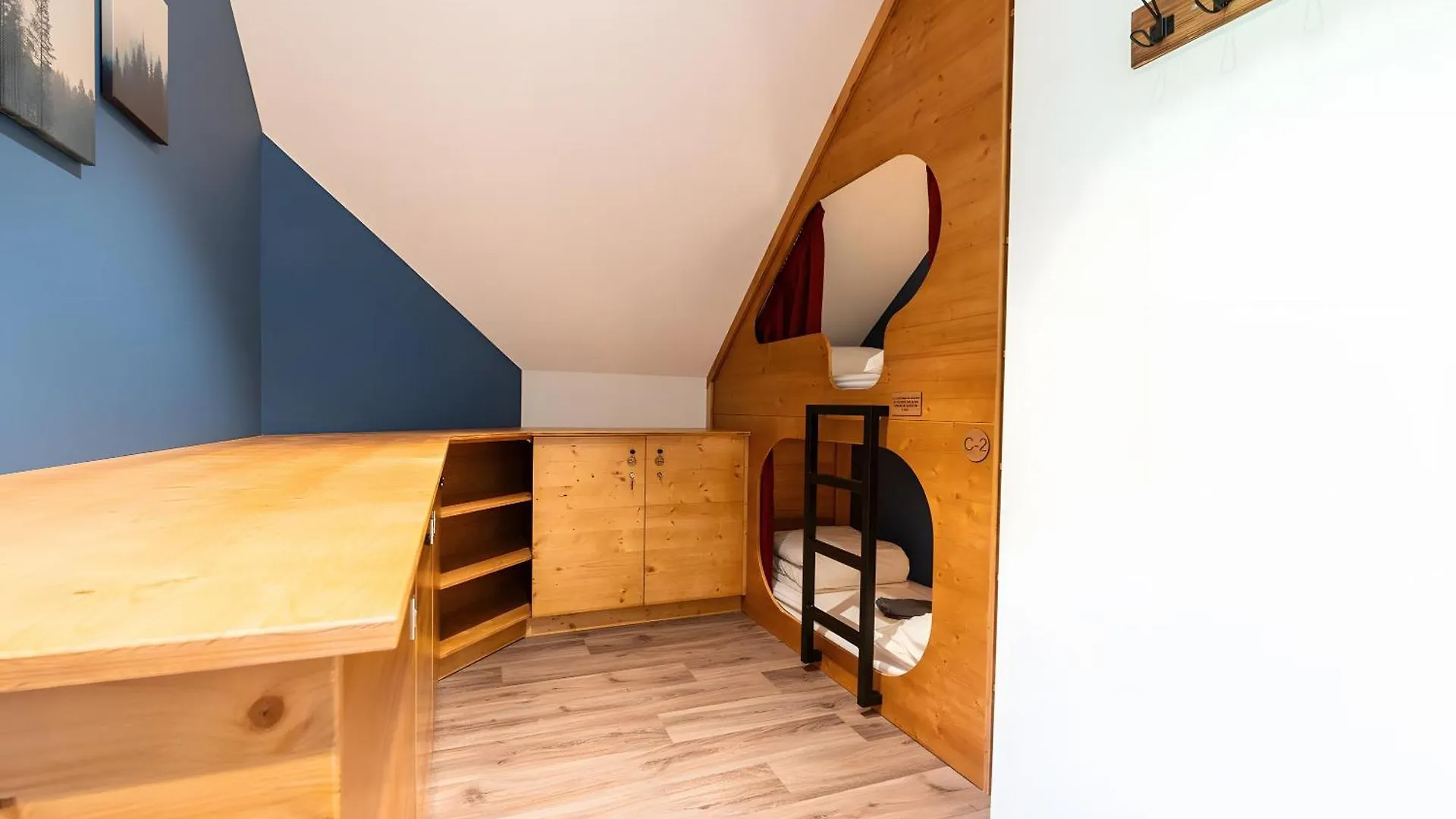 Privatisation Hostel Faverges 0*,  Frankreich