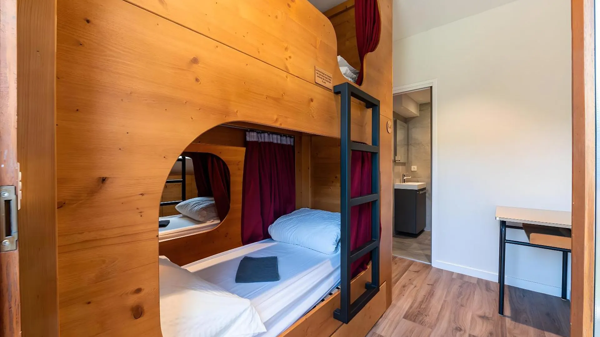 Privatisation Hostel Faverges 0*,  Frankreich